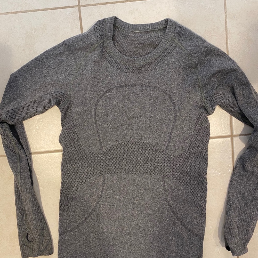 Grey lululemon shirt
